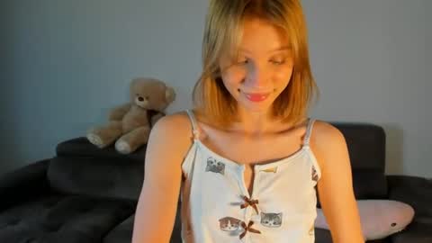 Kira online show from June 29, 1:33 pm