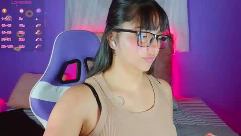 1_scarllet_ online show from March 26, 1:35 pm