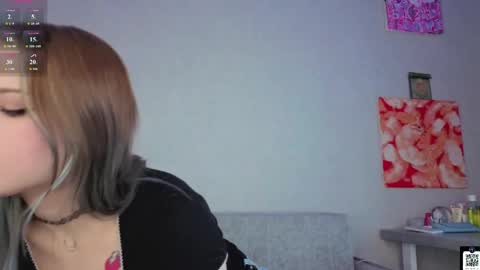 Mia online show from May 1, 11:24 am