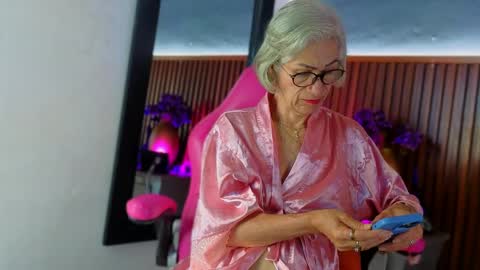 Miss Monserrate online show from April 6, 1:12 pm