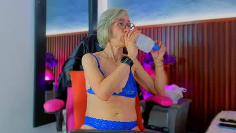 Miss Monserrate online show from April 10, 2:12 pm