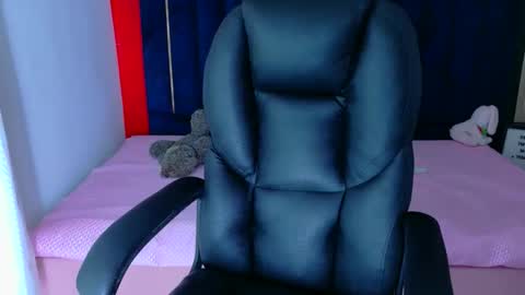 Isabella online show from February 5, 6:00 pm