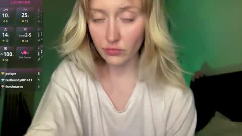 Snapshot of 2kepler22b chatting on October 29, 8:22 pm . online show from October 29, 8:22 pm