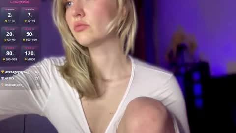 Snapshot of 2kepler22b chatting on November 1, 10:25 pm . online show from November 1, 10:25 pm