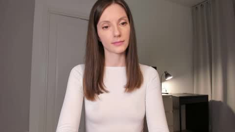 Anna online show from April 8, 8:22 pm