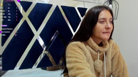 Snapshot of _alaia_collway_ chatting on December 27, 12:01 pm Alaia online show from December 27, 12:01 pm