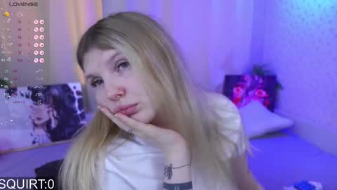 Snapshot of _aleksa chatting on October 8, 7:02 am Alexa online show from October 8, 7:02 am