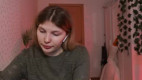 Snapshot of _aleksa chatting on December 8, 7:47 am Alexa online show from December 8, 7:47 am