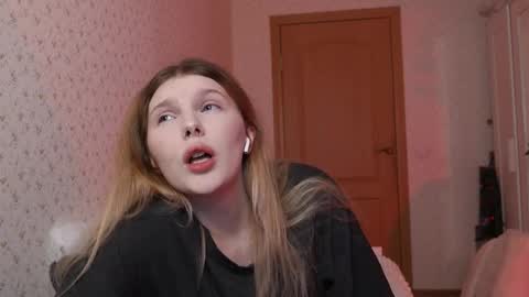 Snapshot of _aleksa chatting on December 9, 12:40 pm Alexa online show from December 9, 12:40 pm