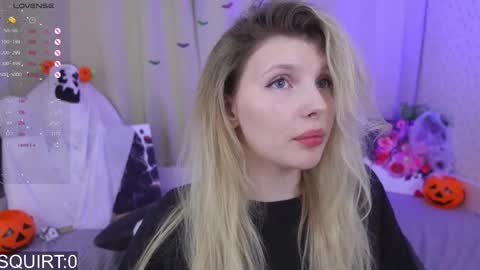 Snapshot of _aleksa chatting on October 18, 6:21 pm Alexa online show from October 18, 6:21 pm