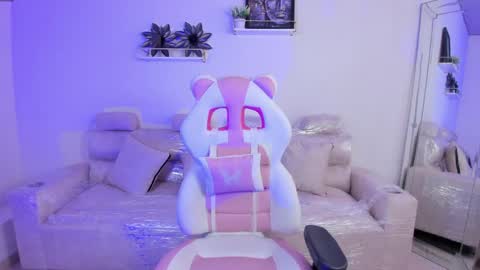    online show from April 18, 12:29 pm