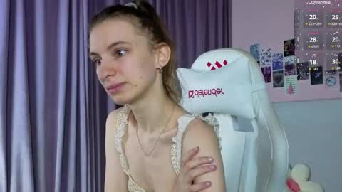 _ash_leyy_ online show from April 11, 1:33 am