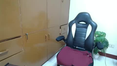 Angie online show from April 2, 2:20 am