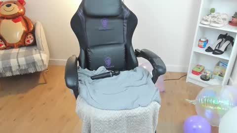 Bella Evans online show from September 25, 7:40 am