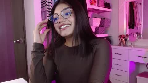 Snapshot of _camilaaa__ chatting on September 14, 5:49 am   online show from September 14, 5:49 am