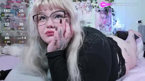 _candym1lky_ online show from March 7, 7:37 am