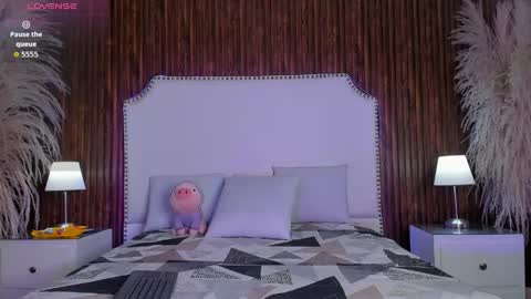 _cherry_fox online show from June 1, 12:40 pm