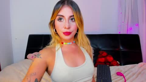 Snapshot of _cloe_1 chatting on February 4, 1:56 am Chloe online show from February 4, 1:56 am