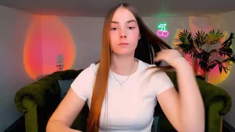 Snapshot of _cuddle_bug_ chatting on September 10, 1:11 pm Erika online show from September 10, 1:11 pm