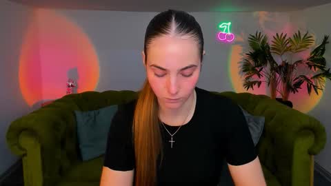 Snapshot of _cuddle_bug_ chatting on October 22, 1:27 pm Erika online show from October 22, 1:27 pm