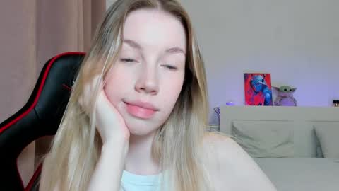 Emi online show from October 29, 4:09 pm