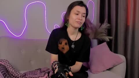 _emily__strike_ online show from February 17, 10:07 am