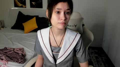 _emily__strike_ online show from February 20, 9:44 am