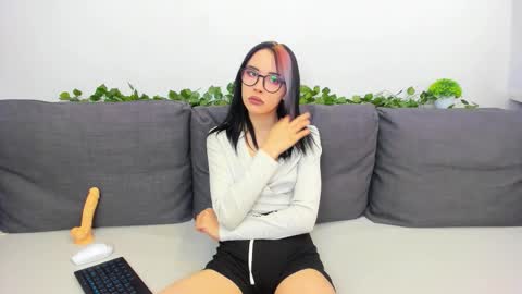 Emma online show from March 21, 8:19 am