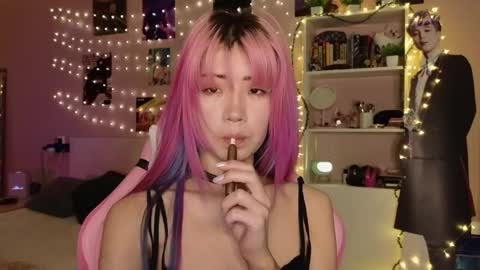 EveEva online show from March 2, 4:01 am