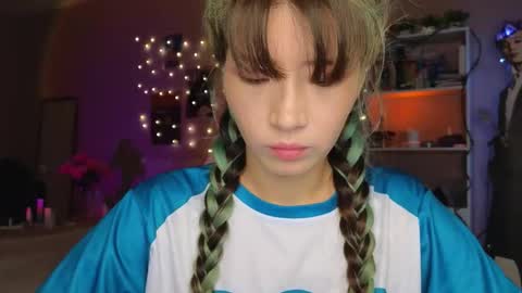 EveEva online show from November 19, 10:32 pm