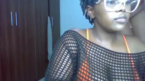 _honey_bloom online show from February 18, 9:08 am