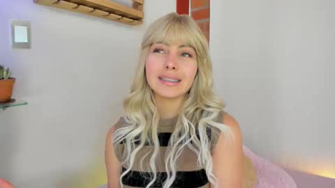 _hottie__ online show from September 9, 5:24 pm