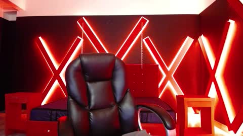 Isa online show from December 5, 6:53 pm