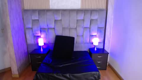 Mia online show from October 3, 3:06 pm