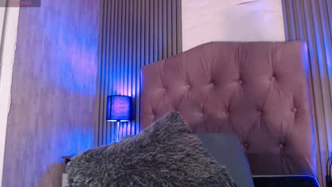 Mia online show from December 16, 6:14 pm