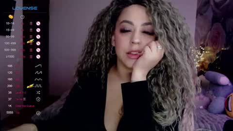 _just_a_queen_3 online show from March 3, 6:20 pm