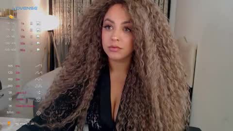 _just_a_queen_3 online show from September 15, 6:15 pm