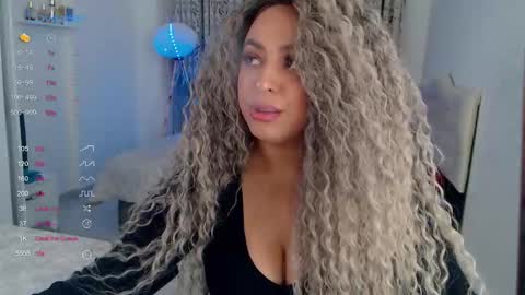 _just_a_queen_3 online show from October 14, 1:03 pm