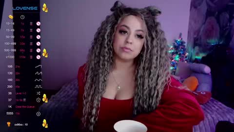 _just_a_queen_3 online show from January 31, 7:40 pm