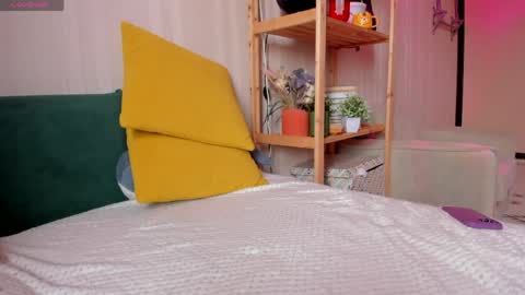 Kiara 0100 - 0700 UTC almost every day online show from April 14, 6:24 am