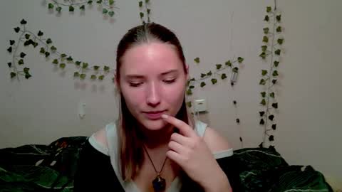 _kikiclark_ online show from November 8, 9:09 pm