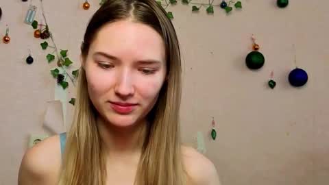 _kikiclark_ online show from February 8, 12:09 pm