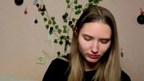 _kikiclark_ online show from January 31, 8:51 pm