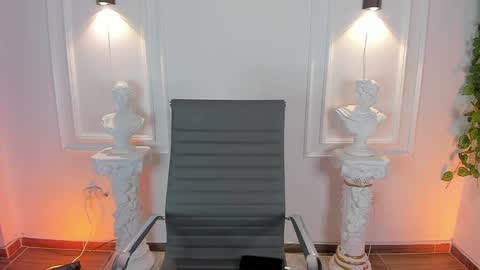   online show from December 5, 6:32 am