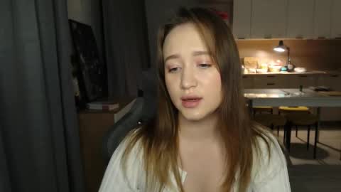 _lalune_ online show from March 26, 3:58 pm