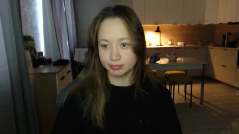 _lalune_ online show from February 11, 10:06 am