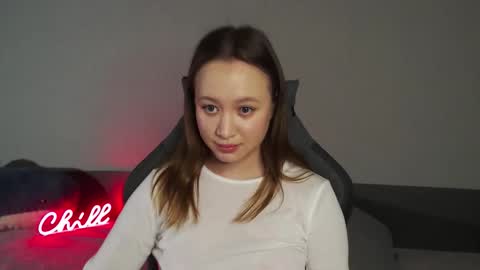 _lalune_ online show from November 24, 9:44 am