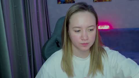 _lalune_ online show from January 22, 9:55 pm