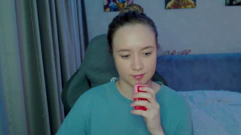 _lalune_ online show from January 25, 11:43 pm