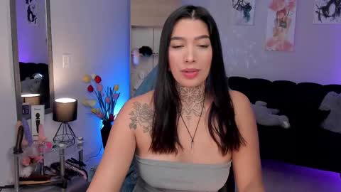  Laura  Independent Model  online show from February 12, 11:51 am